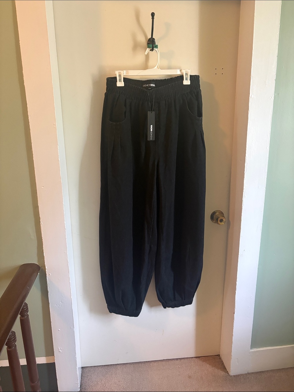 Black Elastic-Waist  women’s ankle cuffed jean pants
